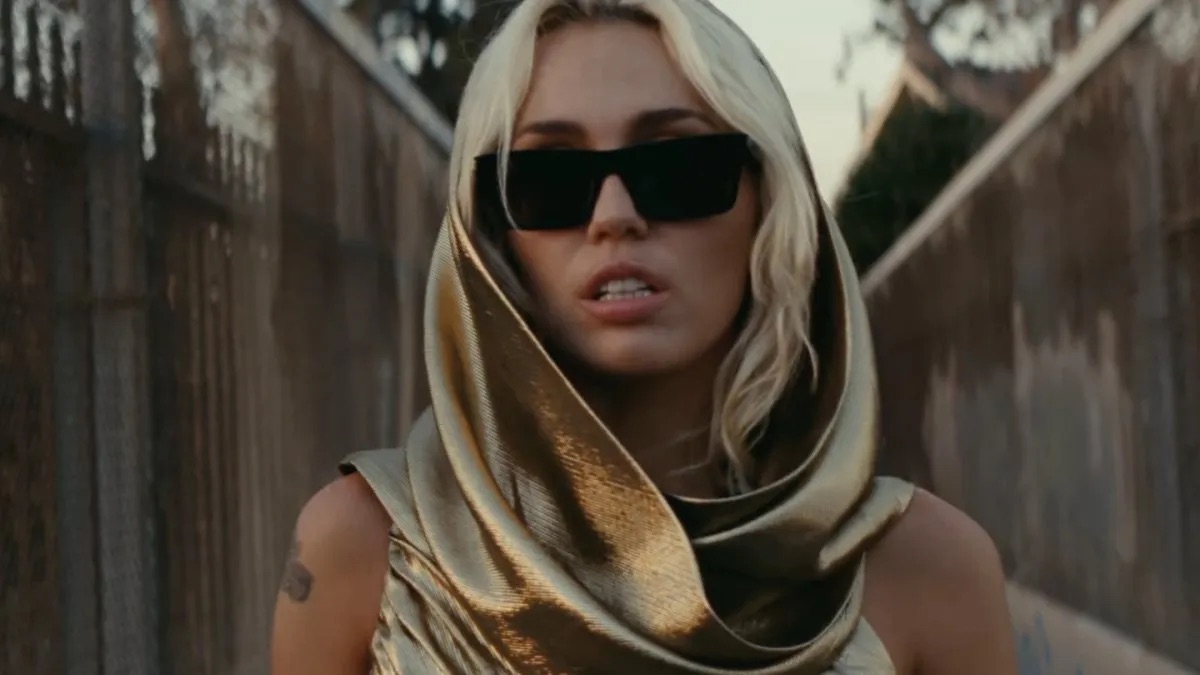 Miley Cyrus Drops New Single “Flowers”