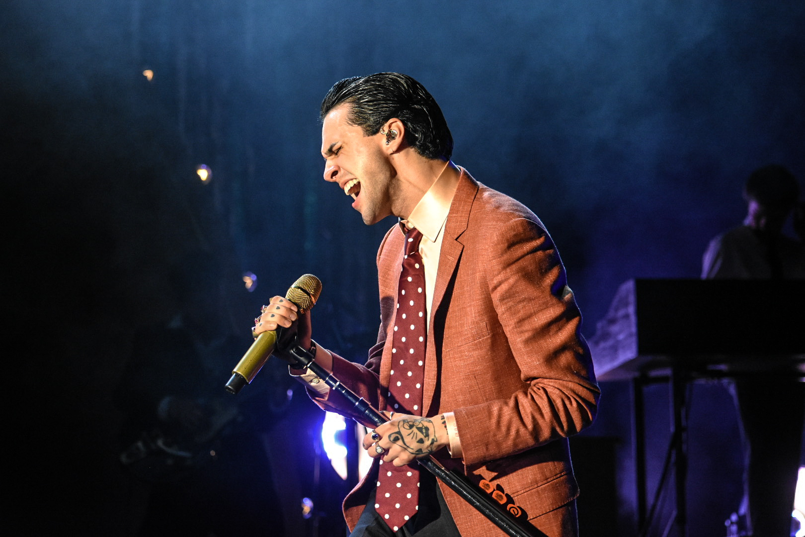 Stephen Sanchez Brings Old-School Charm to Hard Rock Live
